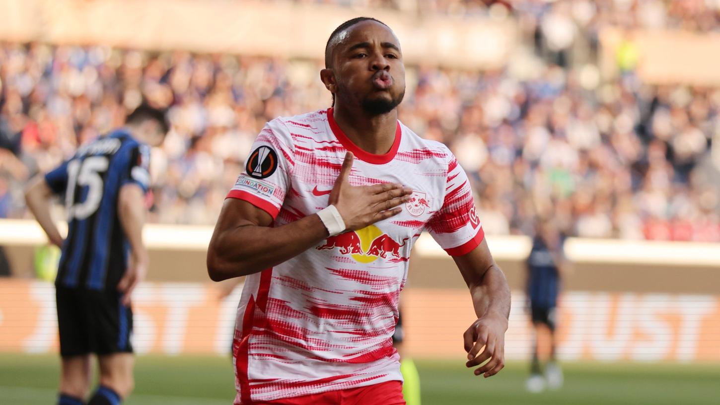 Offensivspieler Christopher Nkunku läuft seit 2019 für den Fußballl-Bundesligisten RB Leipzig auf. Offensivspieler Christopher Nkunku läuft seit 2019 für den Fußballl-Bundesligisten RB Leipzig auf.