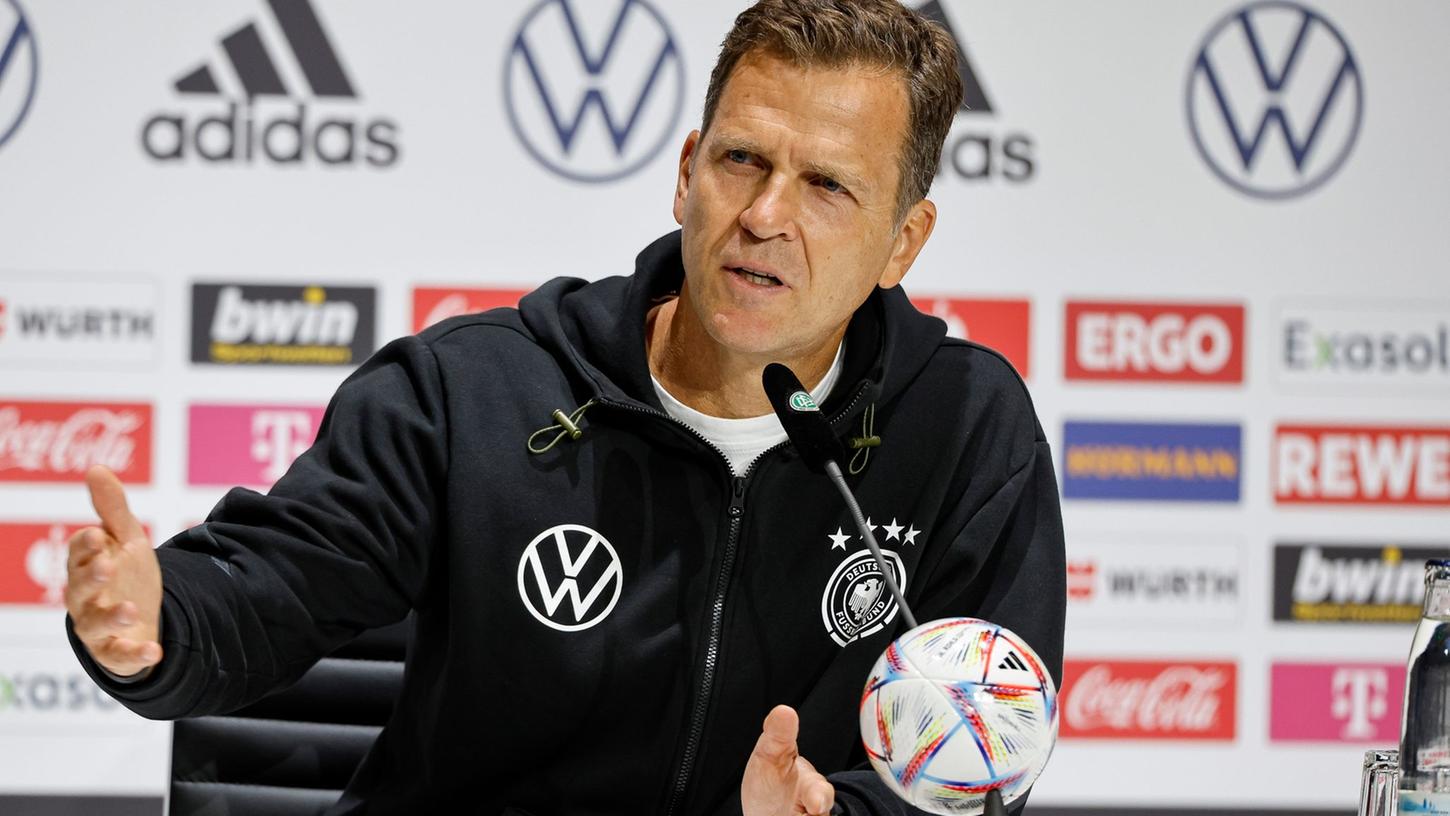 DFB-Direktor Oliver Bierhoff sieht die Vergabe der Fußball-WM nach Katar äußerst kritisch. DFB-Direktor Oliver Bierhoff sieht die Vergabe der Fußball-WM nach Katar äußerst kritisch.