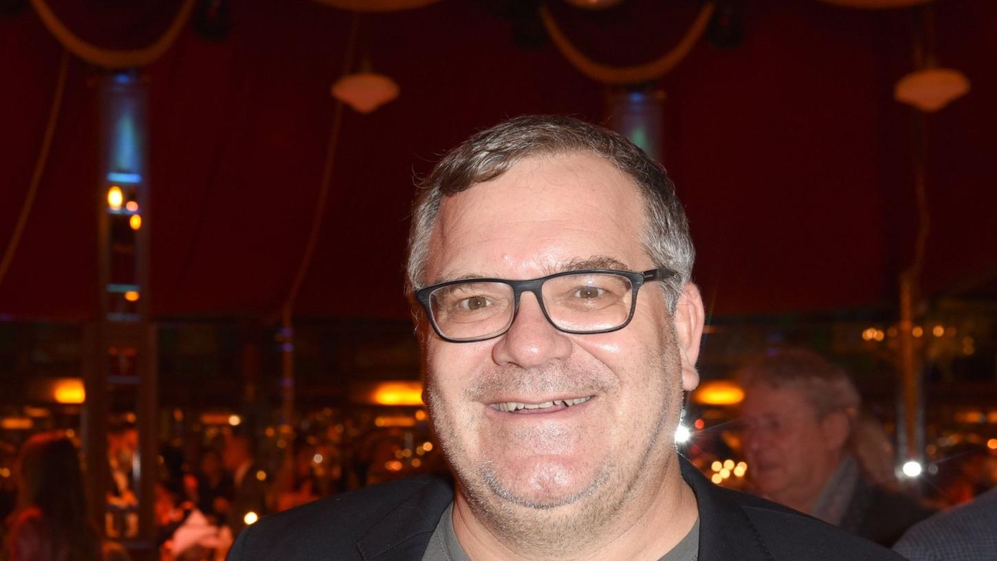 Der Moderator Elton legte einen guten Start mit seiner Show hin. Der Moderator Elton legte einen guten Start mit seiner Show hin.