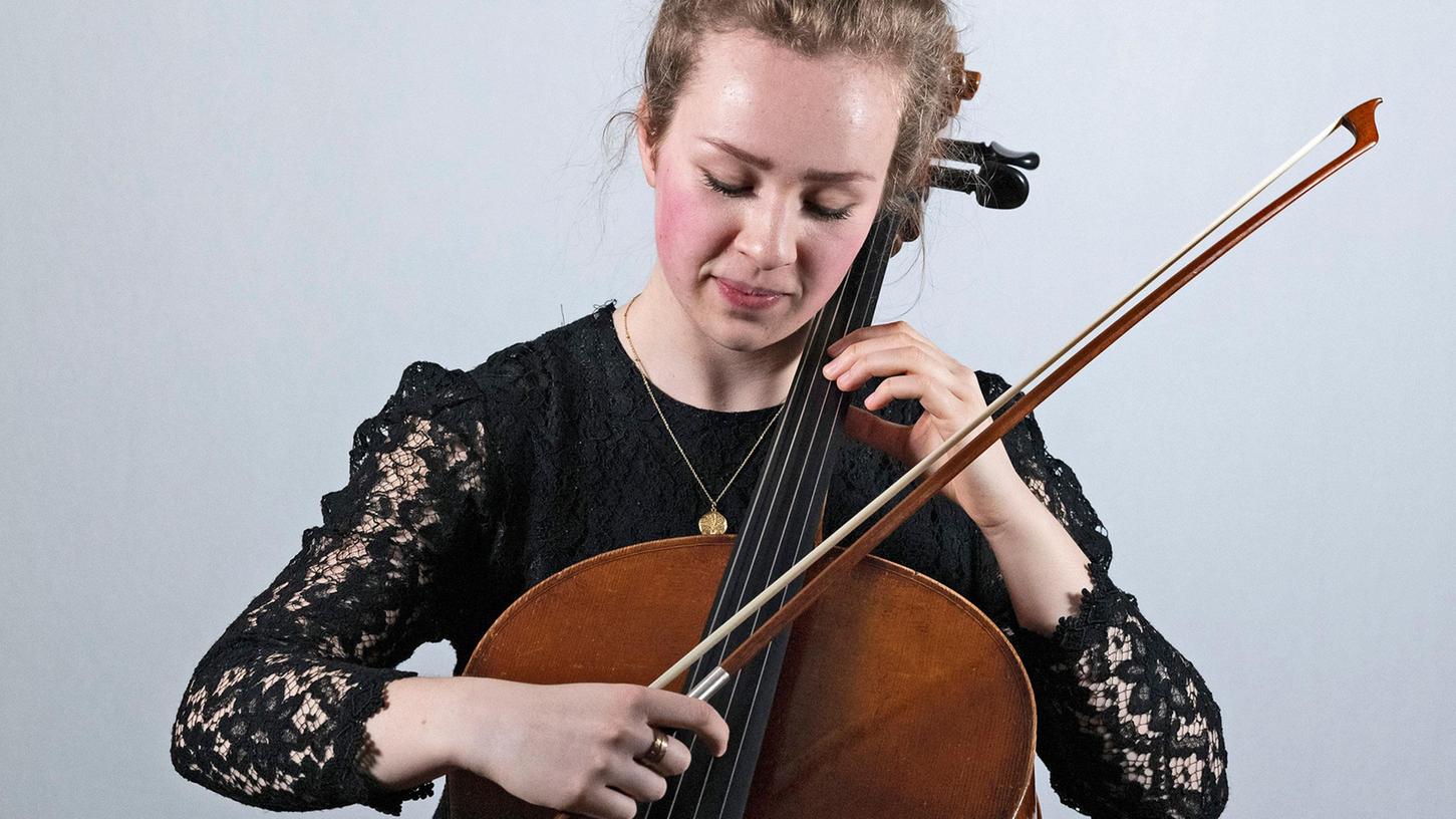 Hannah von Glasow spielt ein Cello-Recital in der Oberfichtenmühle zu Rednitzhembach.
