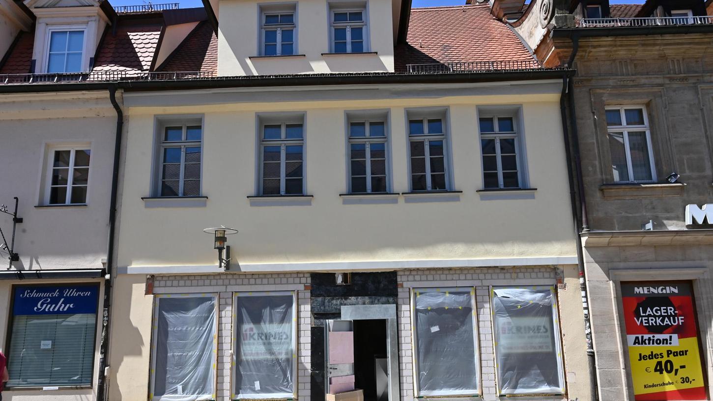 Hier in der Hauptstraße 5 will Vinzenz Knabe im August seinen "Katzentempel" eröffnen. Noch ist dort aber eine Baustelle.
Foto: Klaus-Dieter Schreiter Hier in der Hauptstraße 5 will Vinzenz Knabe im August seinen "Katzentempel" eröffnen. Noch ist dort aber eine Baustelle.
Foto: Klaus-Dieter Schreiter