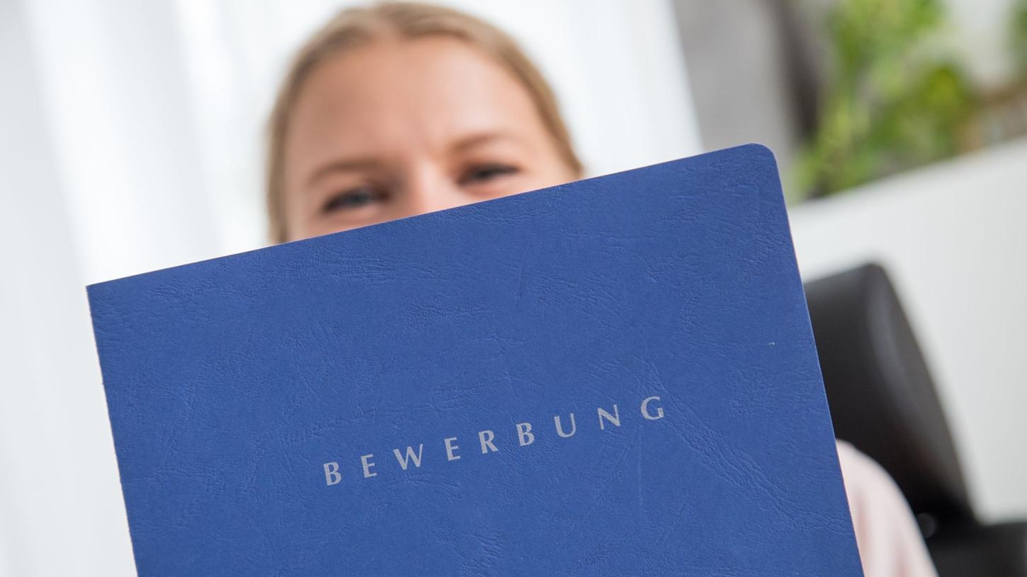 Nicht immer sind Bewerbungen von Erfolg gekrönt: Wenn es im Traumberuf nicht klappt, müssen angehende Azubis auch Kompromisse eingehen können.
Nicht immer sind Bewerbungen von Erfolg gekrönt: Wenn es im Traumberuf nicht klappt, müssen angehende Azubis auch Kompromisse eingehen können.