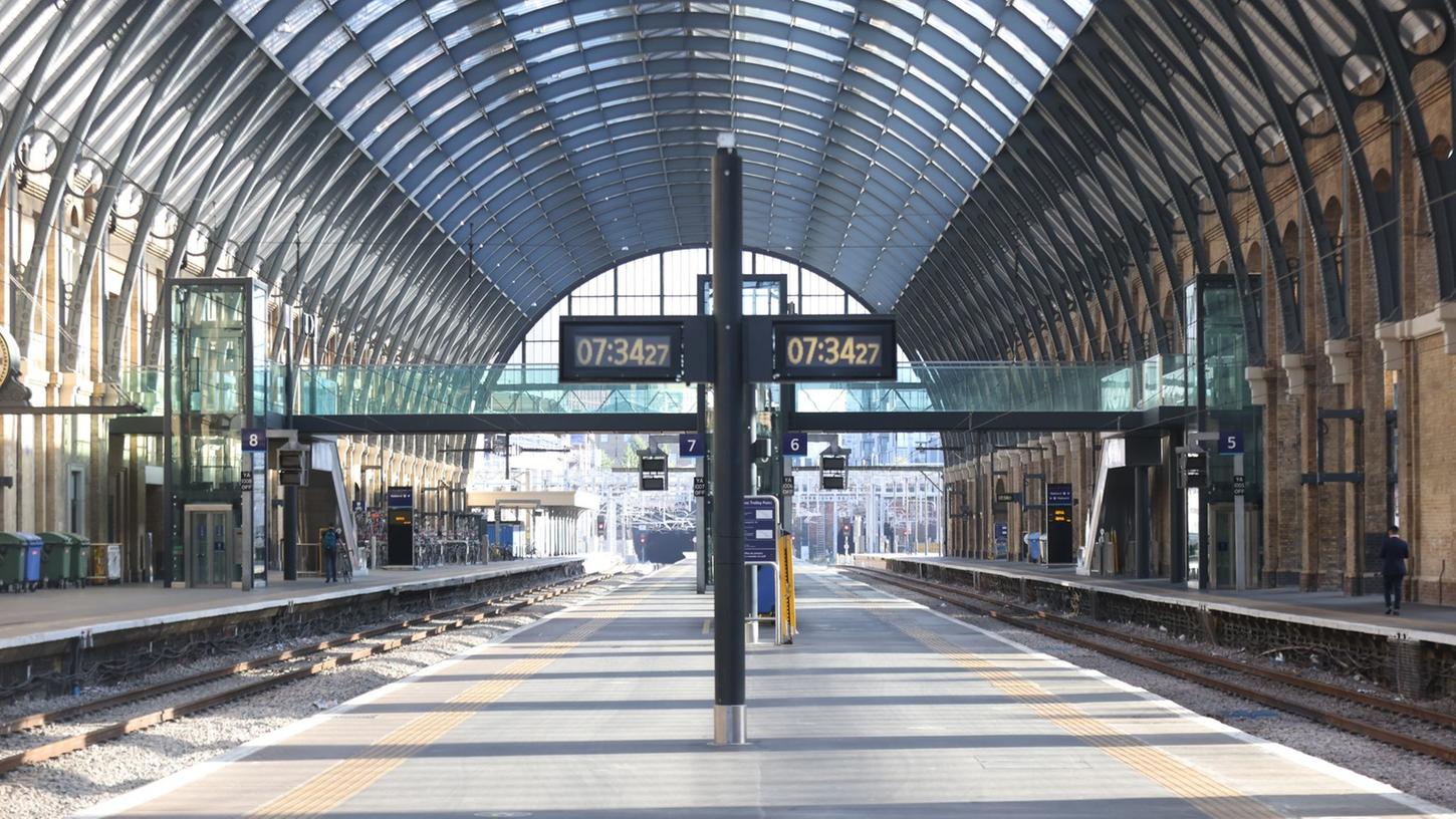 Wie ausgestorben: der Bahnhof King's Cross St. Pancras am zweiten Tag des landesweiten Streiks. Wie ausgestorben: der Bahnhof King's Cross St. Pancras am zweiten Tag des landesweiten Streiks.