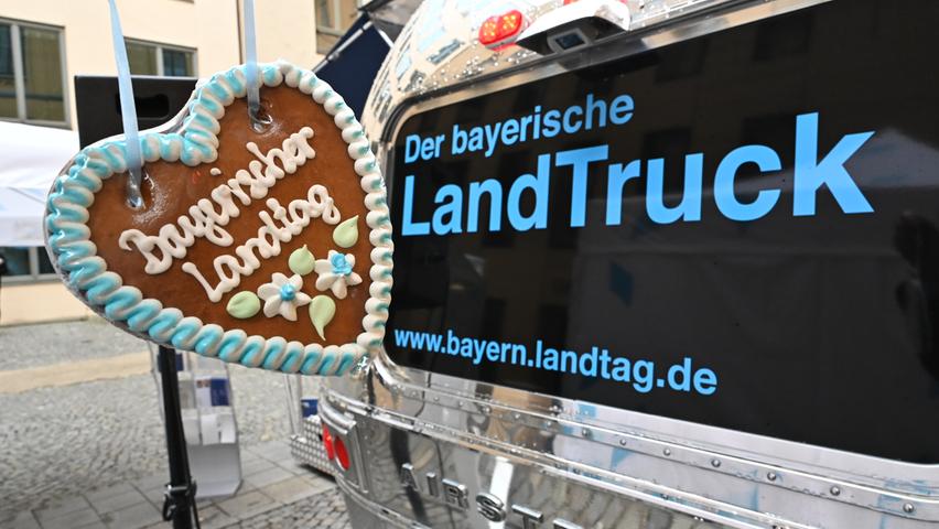 Im "LandTruck" soll vermittelt werden, wie im Bayerischen Landtag gearbeitet wird.