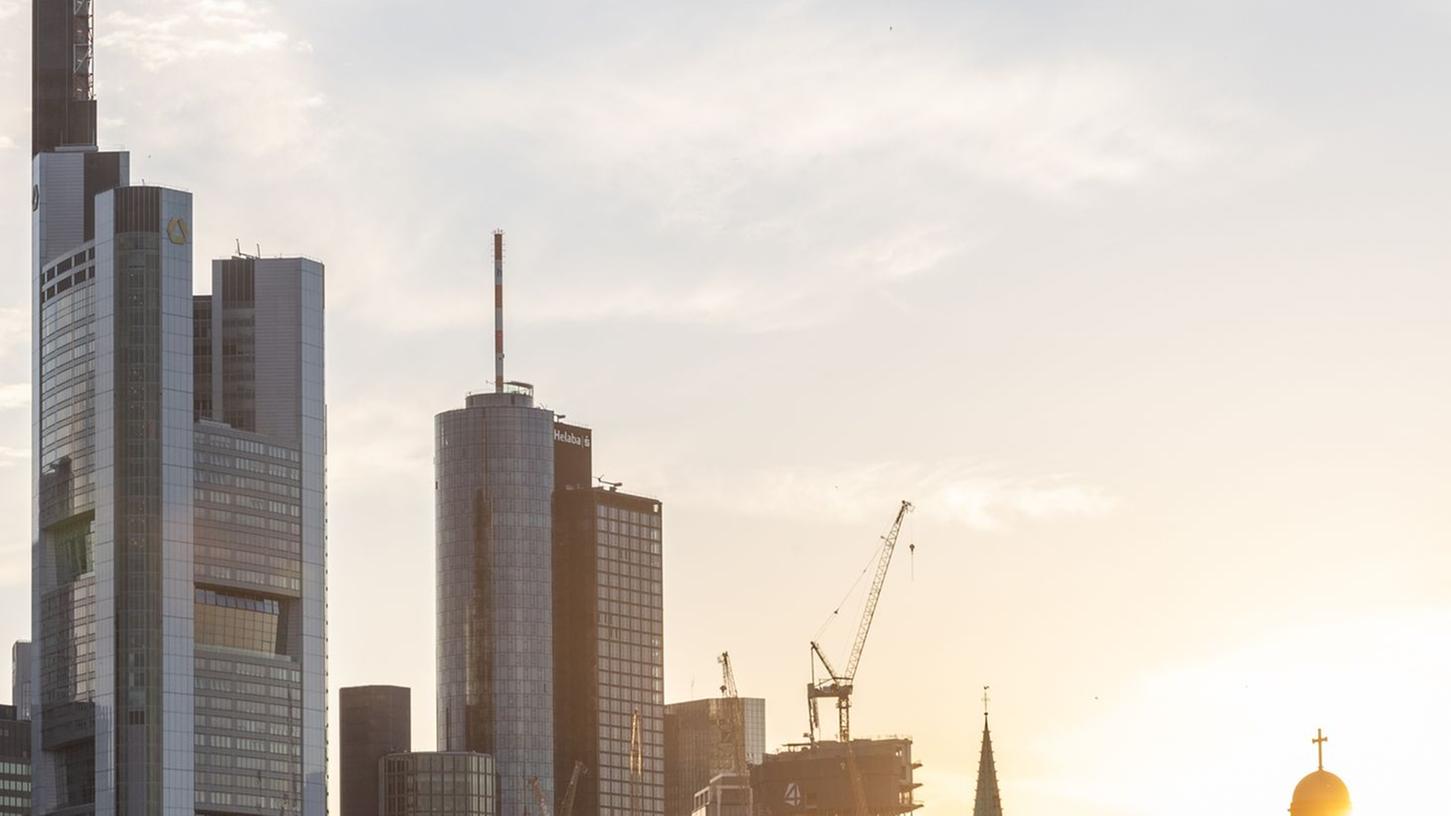 Die britische "Economist"-Gruppe Unit bewertet jährlich die Metropolen der Welt. Die Stadt Frankfurt landete diesmal auf Platz 7 in der Rangliste der lebenswertesten Städte der Welt. Die britische "Economist"-Gruppe Unit bewertet jährlich die Metropolen der Welt. Die Stadt Frankfurt landete diesmal auf Platz 7 in der Rangliste der lebenswertesten Städte der Welt.