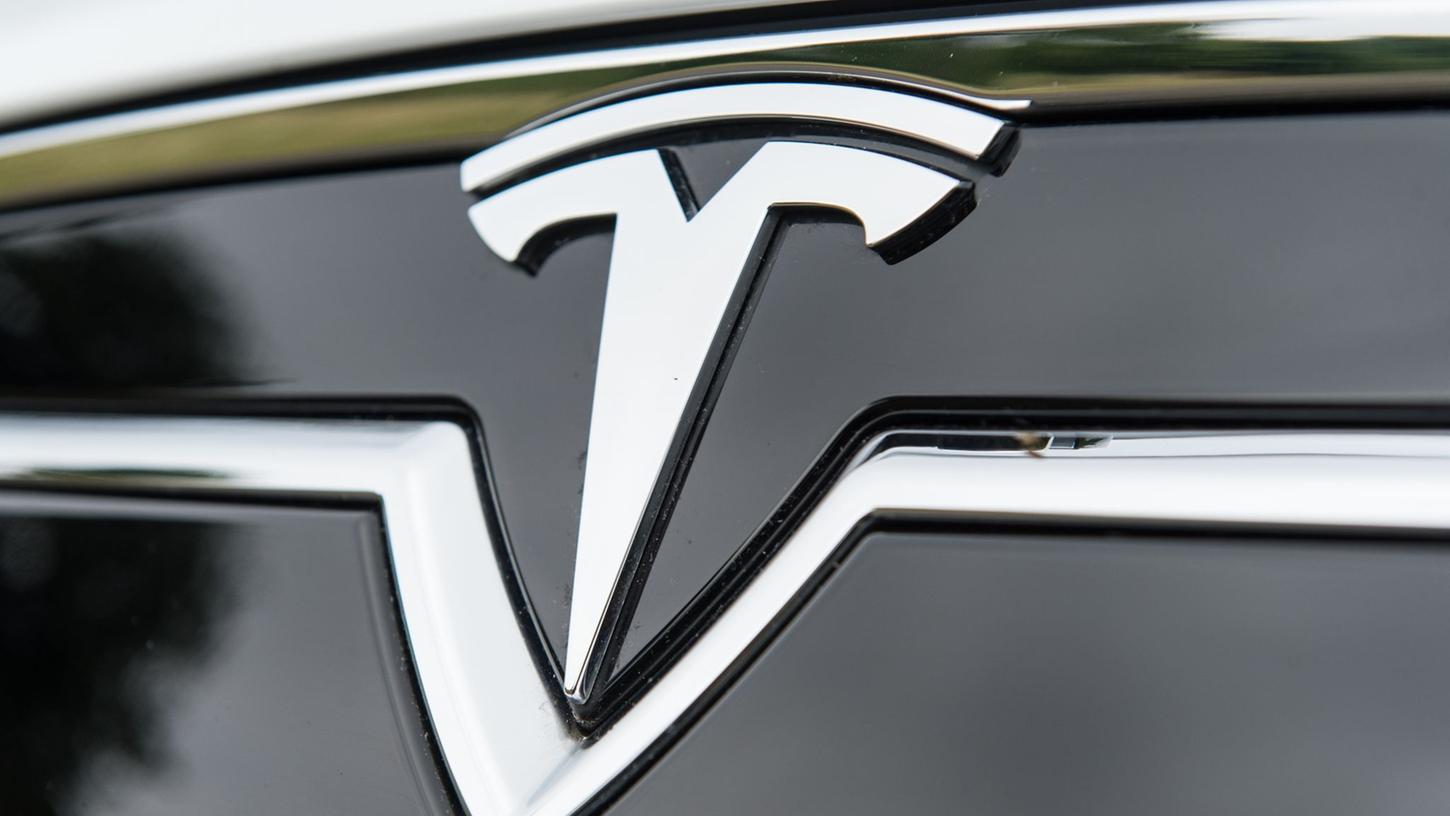 In Teslas zeigen acht Kameras eine 360-Grad-Rundumüberwachung. In Teslas zeigen acht Kameras eine 360-Grad-Rundumüberwachung.