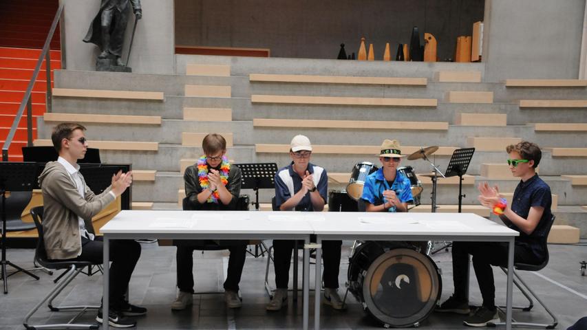 Die Percussiongroup haute beim Sommerkonzert richtig auf den Tisch - aber im Rhythmus.

