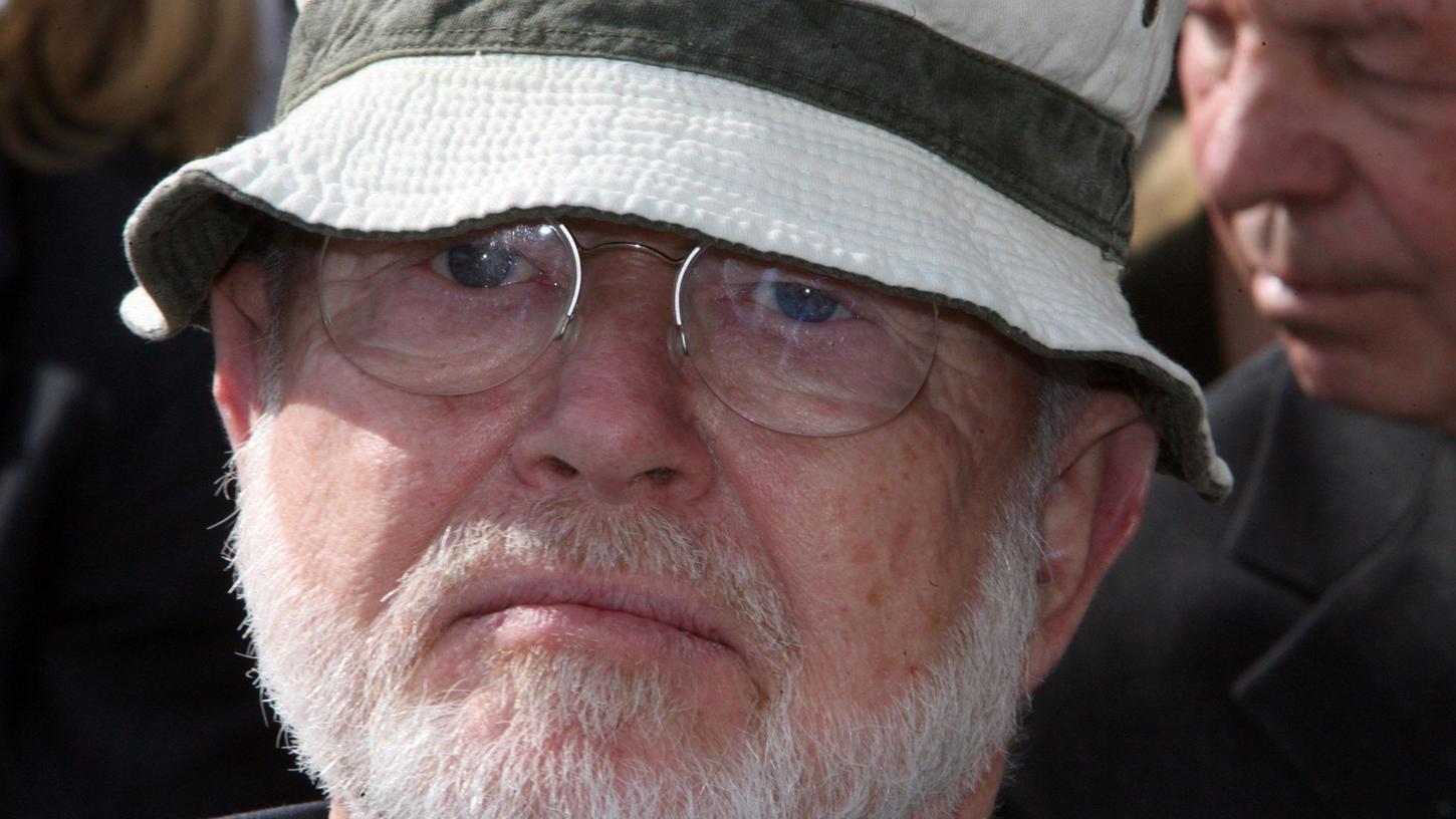 Schauspieler Ernst Jacobi während der Dreharbeiten zum Fernsehfilm "Mein alter Freund Fritz" (2006). Schauspieler Ernst Jacobi während der Dreharbeiten zum Fernsehfilm "Mein alter Freund Fritz" (2006).