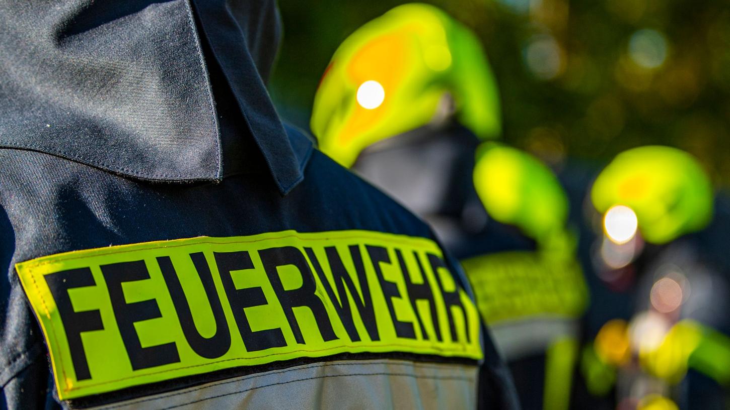 Die Schülerinnen und Schüler konnten den Bus noch vor Brandausbruch verlassen.
Die Schülerinnen und Schüler konnten den Bus noch vor Brandausbruch verlassen.