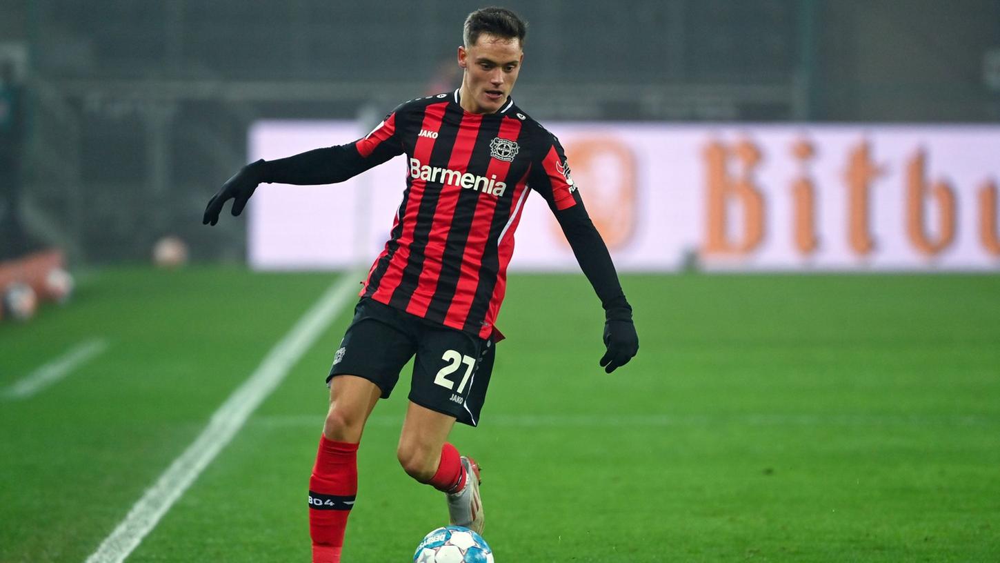 Hat seinen Vertrag bei Bayer Leverkusen vorzeitig um vier Jahre verlängert: Florian Wirtz am Ball. Hat seinen Vertrag bei Bayer Leverkusen vorzeitig um vier Jahre verlängert: Florian Wirtz am Ball.