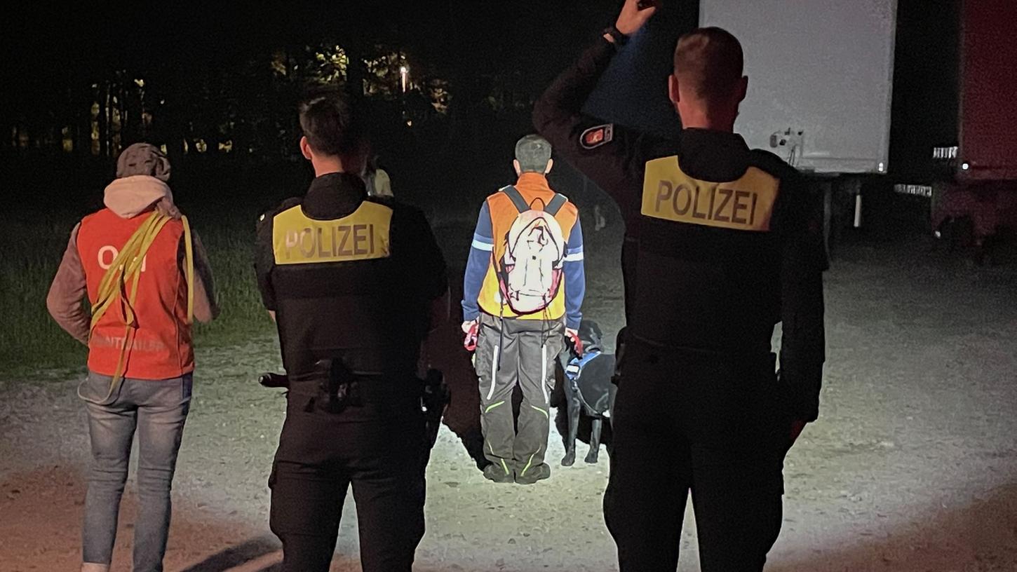 Trotz intensiver Suche hat die Polizei weiterhin keine Spur von dem seit Freitag vermissten Kind. Trotz intensiver Suche hat die Polizei weiterhin keine Spur von dem seit Freitag vermissten Kind.