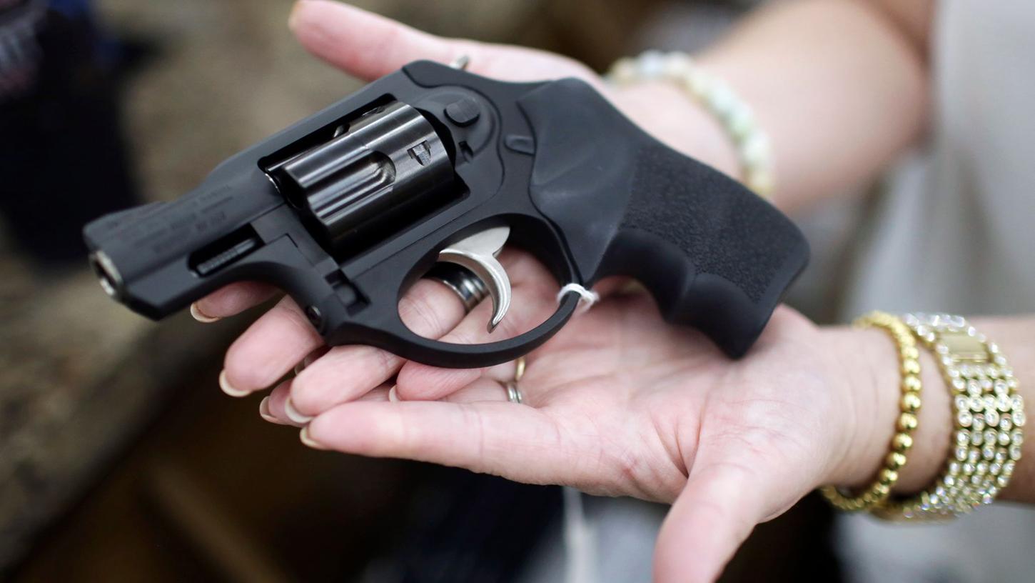 Im US-Bundesstaat New York sind strenge Vorgaben zum Tragen von Waffen gekippt worden. Im US-Bundesstaat New York sind strenge Vorgaben zum Tragen von Waffen gekippt worden.