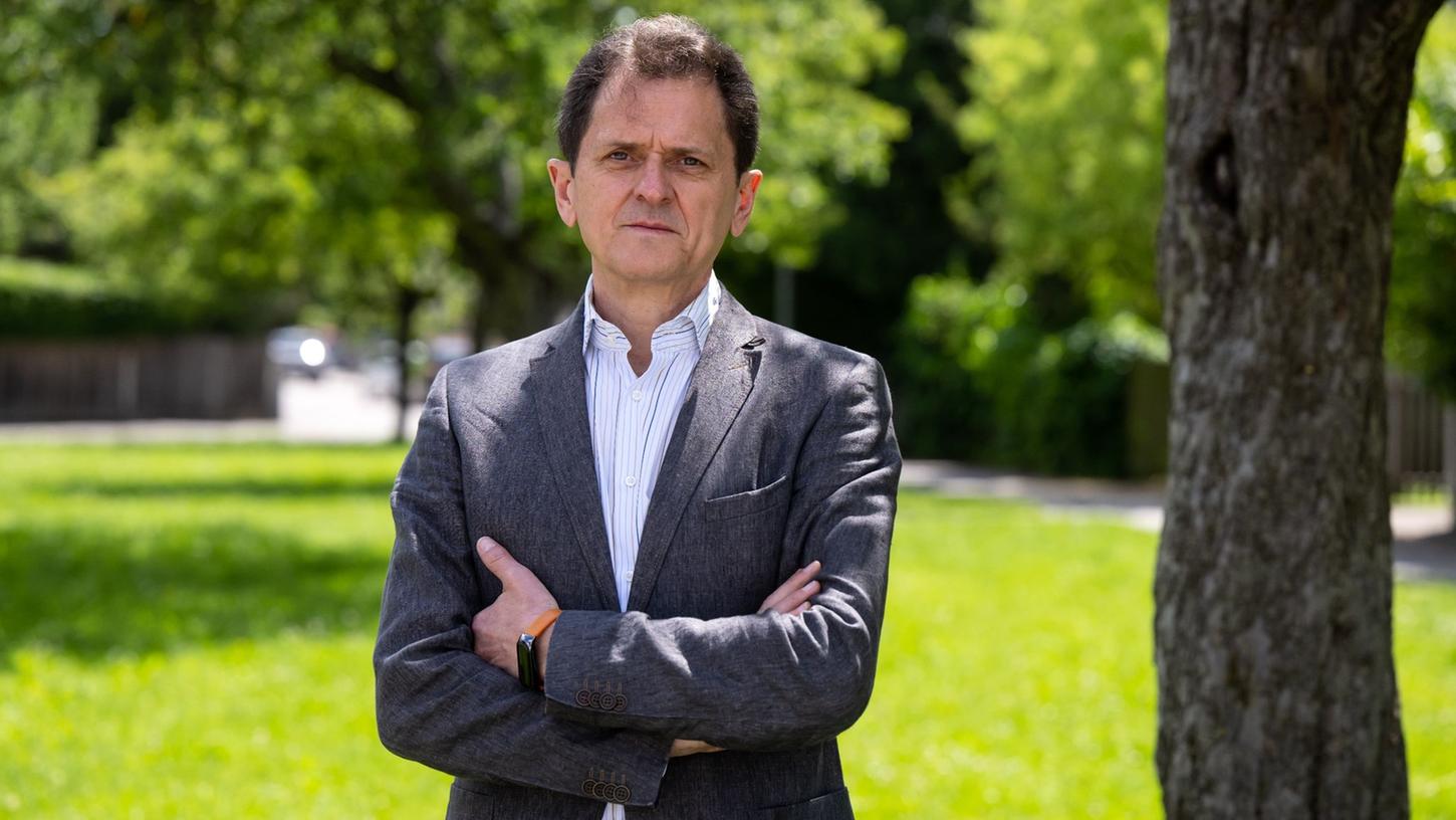 Virologe Klaus Stöhr hält Abstand halten und Maske tragen zurzeit für nicht notwendig. Virologe Klaus Stöhr hält Abstand halten und Maske tragen zurzeit für nicht notwendig.