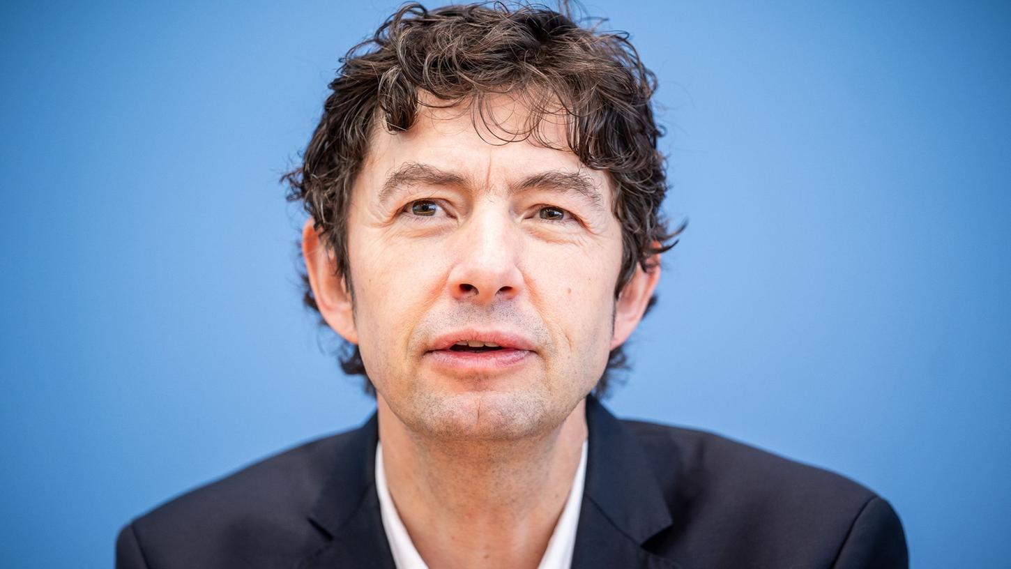 Christian Drosten, Direktor des Instituts für Virologie, Charité Berlin, befürchtet nach den Sommerferien sehr hohe Corona-Fallzahlen. Christian Drosten, Direktor des Instituts für Virologie, Charité Berlin, befürchtet nach den Sommerferien sehr hohe Corona-Fallzahlen.