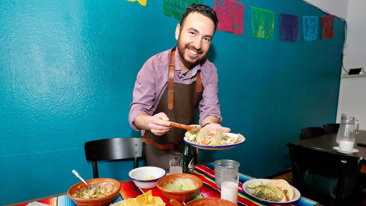 Jesús Torres gibt in der Küche von Tacos El Kaiser den Ton an. Seine Frau hat deshalb eine besondere Bezeichnung für ihn parat.
