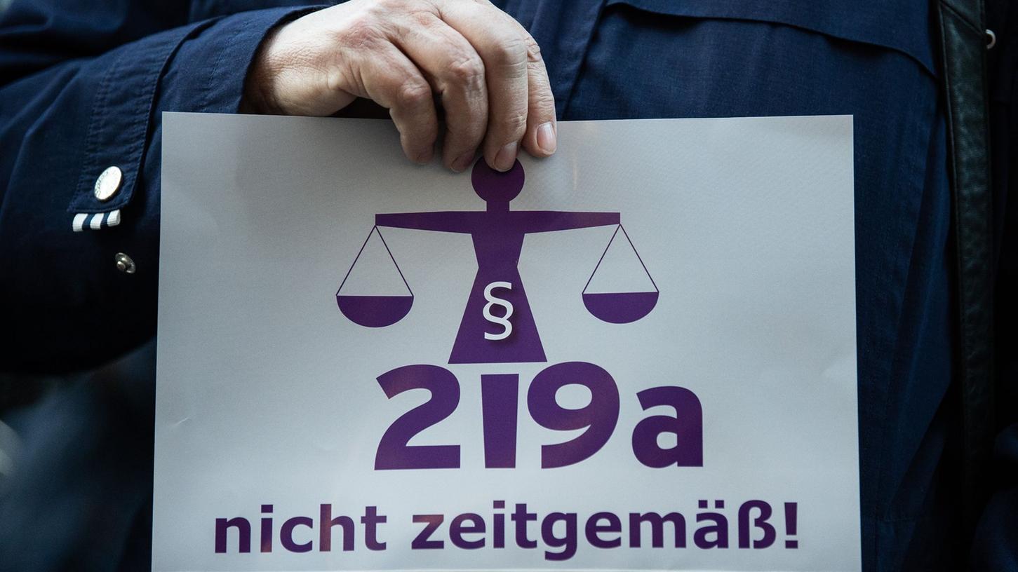 Der Paragraf 219a StGB regelte das Verbot, für Schwangerschaftsabbrüche zu werben. Der Paragraf 219a StGB regelte das Verbot, für Schwangerschaftsabbrüche zu werben.