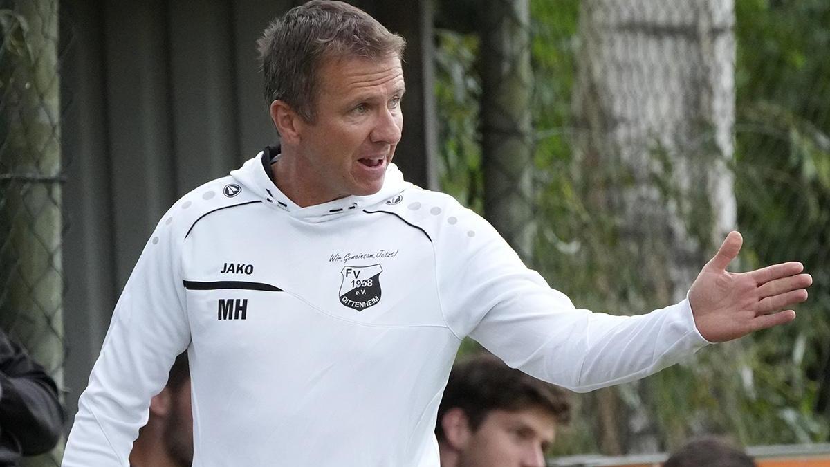 Fünf Jahre lang war Martin Huber das Gesicht an der Seitenlinie des FV Dittenheim. Nicht immer eine leichte Zeit, dennoch zeigte die Mannschaft unter seiner Führung oft guten und erfolgreichen Fußball. Fünf Jahre lang war Martin Huber das Gesicht an der Seitenlinie des FV Dittenheim. Nicht immer eine leichte Zeit, dennoch zeigte die Mannschaft unter seiner Führung oft guten und erfolgreichen Fußball.