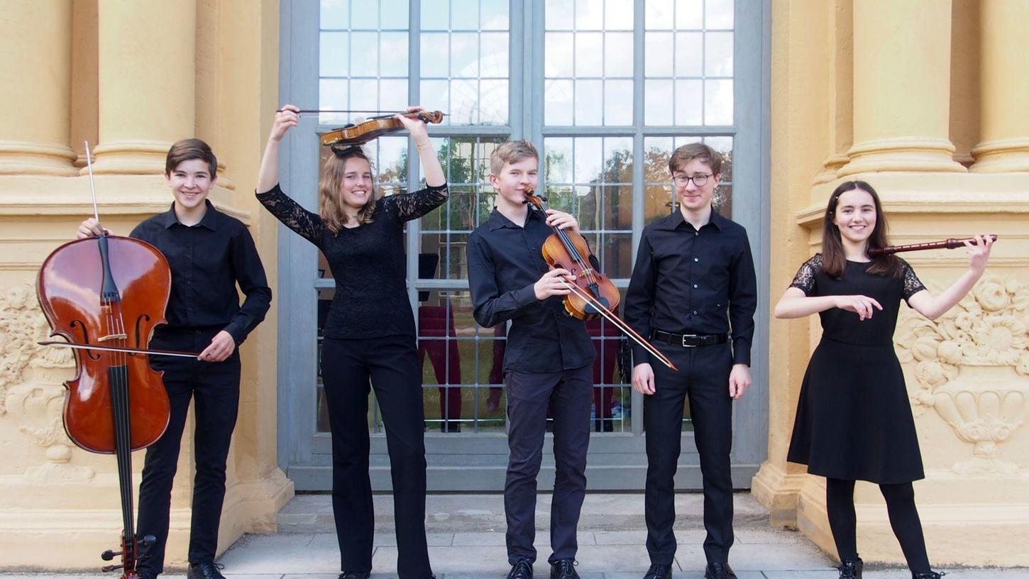 Hat in der Kategorie „Alte Musik“ einen 1. Preis (24 Punkte) in der Altersgruppe IV erreicht: Das „Alte-Musik-Ensemble“ der Städtischen Sing- und Musikschule.  