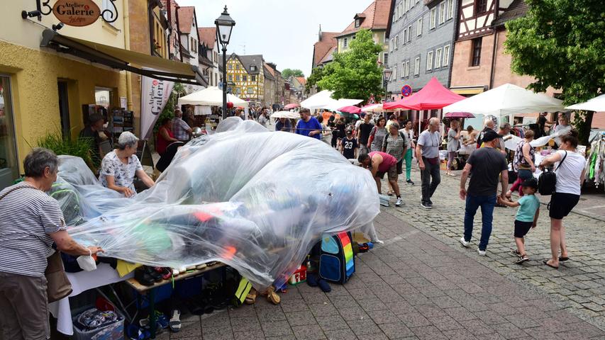 Fürther Grafflmarkt zog die Menschen trotz des Regens in die Altstadt