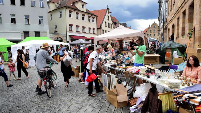 Fürther Grafflmarkt zog die Menschen trotz des Regens in die Altstadt