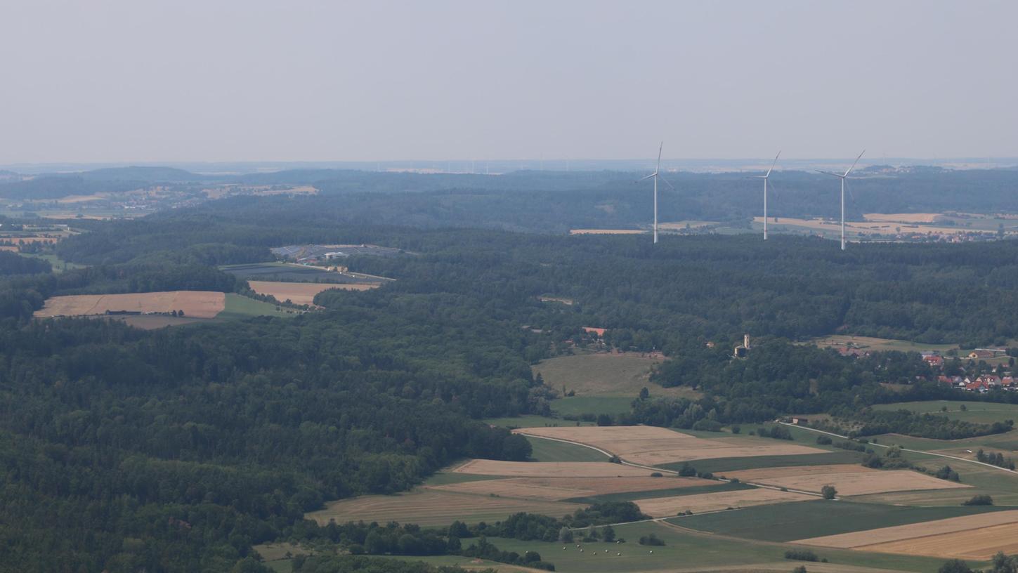 1972 Quadratkilometer Fläche bietet der Landkreis Ansbach, der auch Heimat zahlreicher Windräder ist.