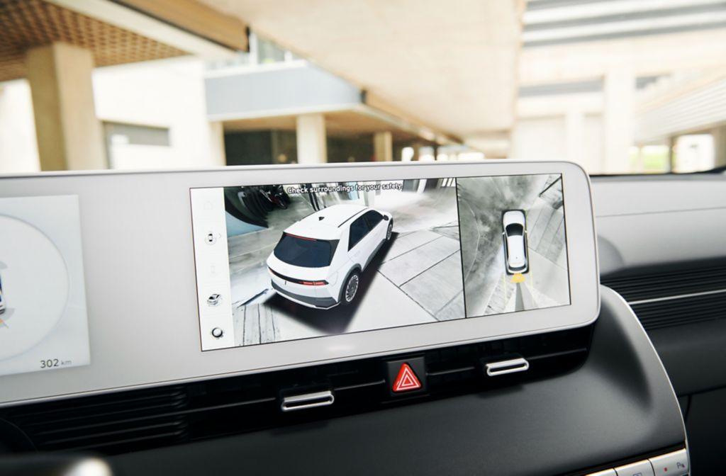 Hilfreich ist der Around-View-Monitor.