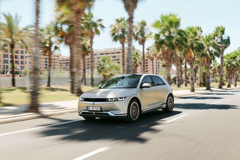 Der Ioniq 5 gehört zu den ganz wenigen Elektroautos, die über das besonders leistungsfähige 800-Volt-Ladesystem verfügen.