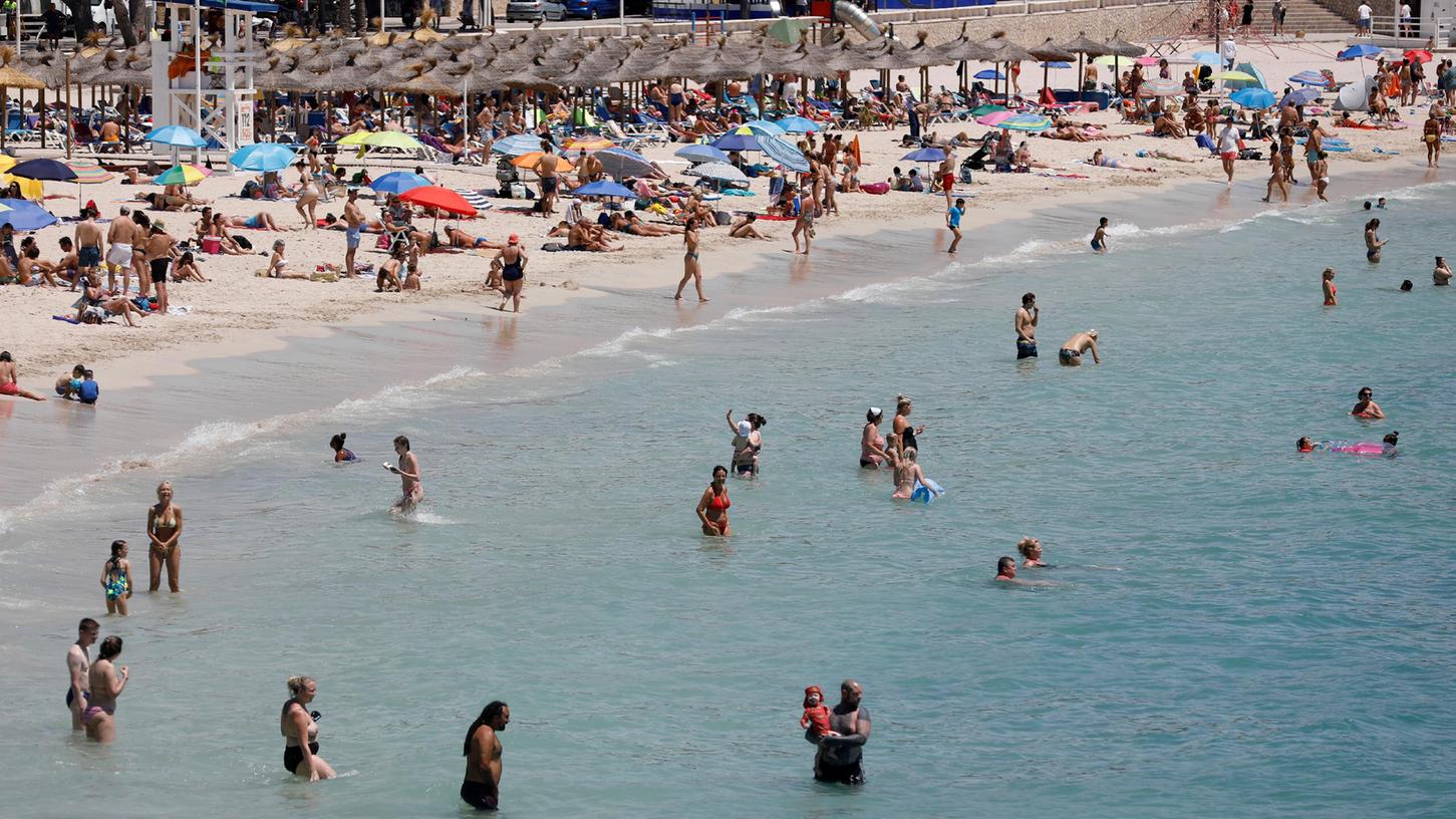 Ein deutscher Urlauber ist auf Mallorca ertrunken. Die Rettungsschwimmer konnten den Mann nicht wiederbeleben.