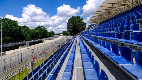Zum Wochenende dürfte sich die frisch aufgestellte Tribüne mit tausenden Motorsportfans aus den unterschiedlichsten Ecken Deutschlands füllen.