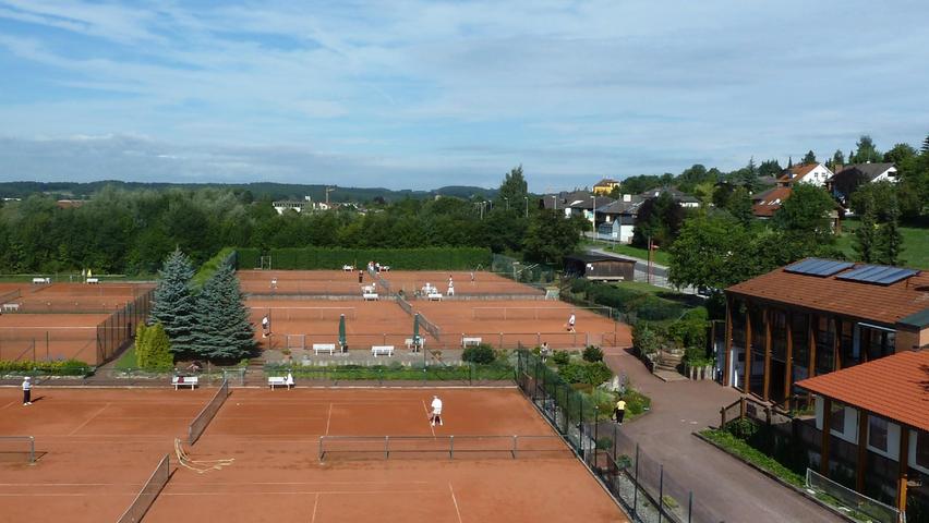 Moderne Anlage: Mit elf Außenplätzen und zwei Hallencourts haben die Mitglieder beste Möglichkeiten Tennis zu spielen.