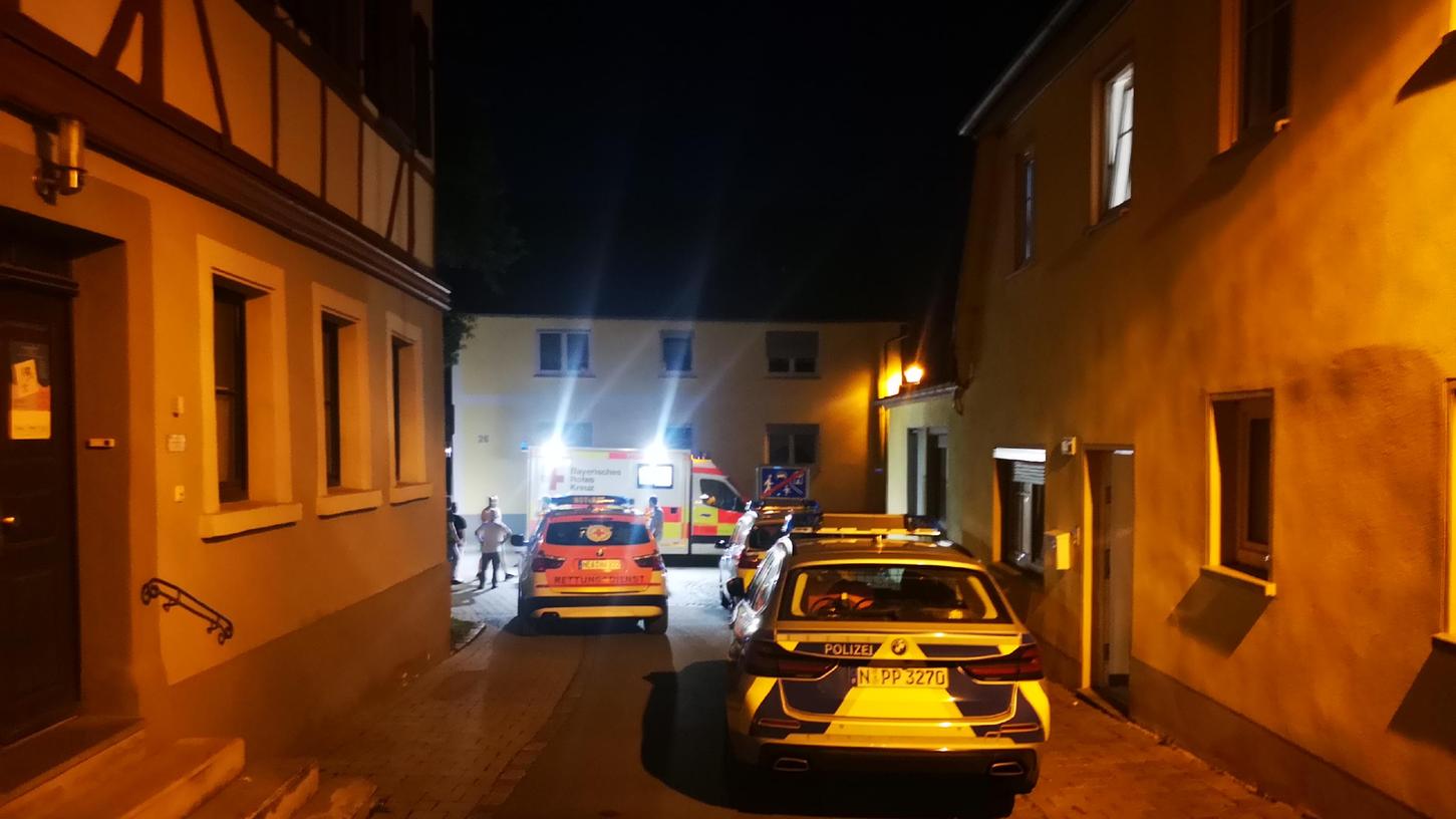 Bei einer Messerstecherei in Bad Windsheim wurde ein 54-Jähriger am Oberkörper verletzt.