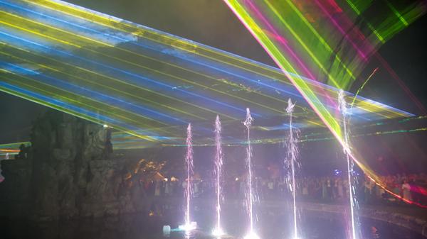 Auch Lichtspiele im Brunnen gab es zu bestaunen.