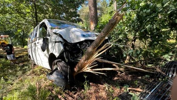 Herrenloses Crash-Auto im Wald: Polizei Neumarkt sucht den Fahrer