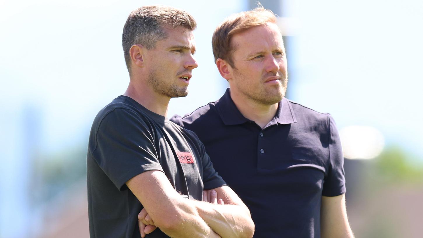 Eine Frage der Einordnung: Trainer Robert Klauß (li.) und Sportdirektor Olaf Rebbe.
Eine Frage der Einordnung: Trainer Robert Klauß (li.) und Sportdirektor Olaf Rebbe.