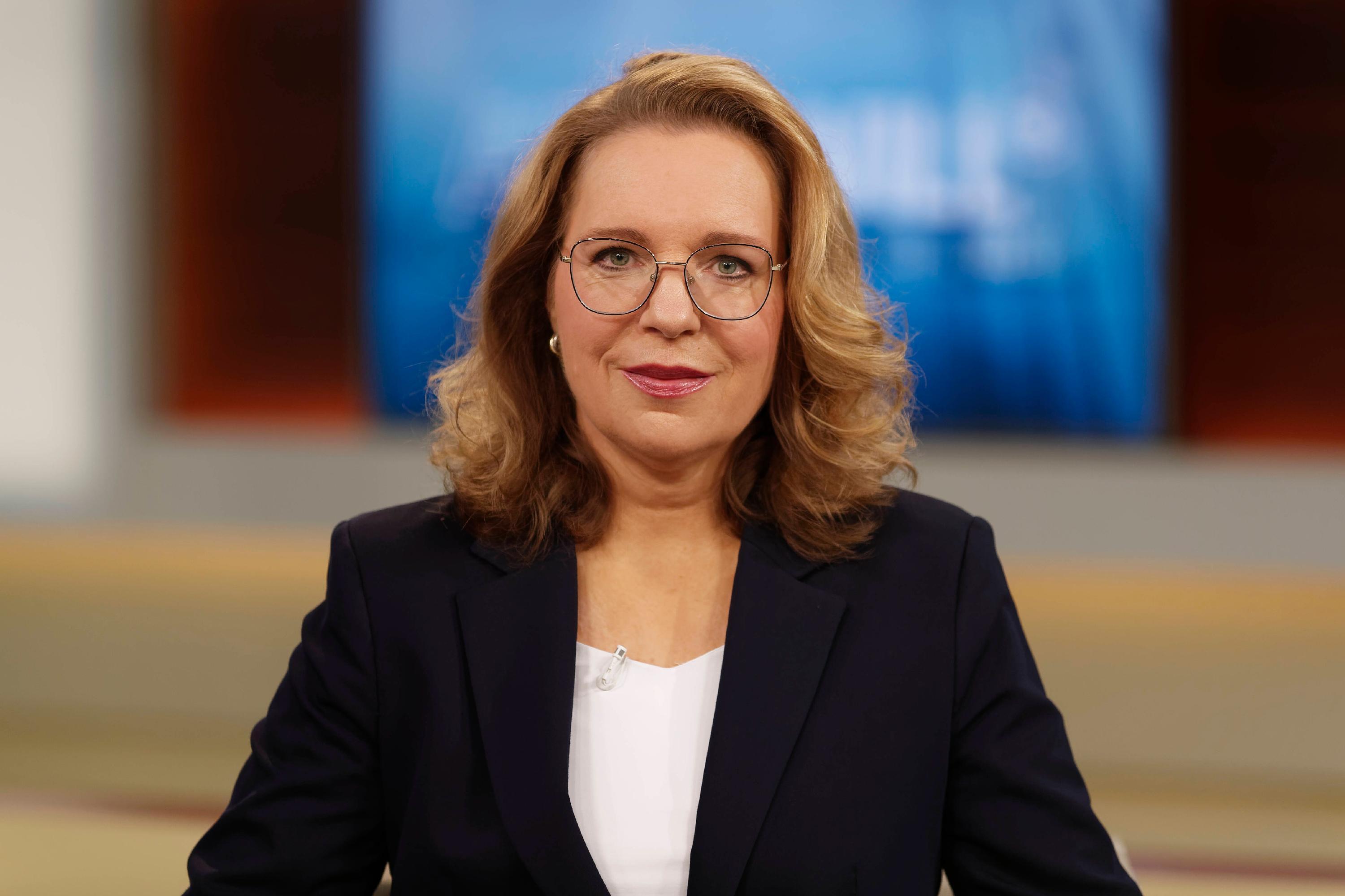 Claudia Kempfert bei Anne Will 2022-06-24, Deutschland, Berlin. Claudia Kempfert, Abteilungsleiterin Energie, Verkehr,