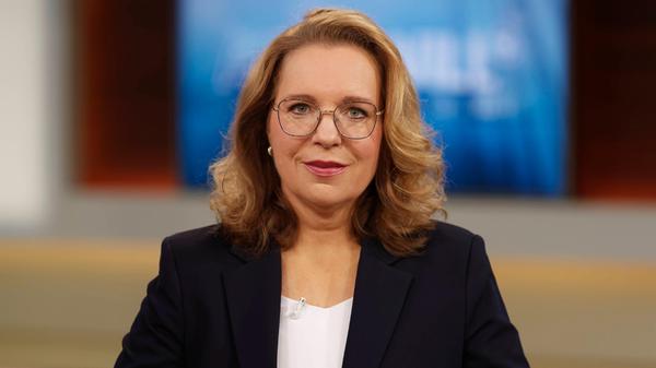 Claudia Kempfert bei Anne Will 2022-06-24, Deutschland, Berlin. Claudia Kempfert, Abteilungsleiterin Energie, Verkehr,