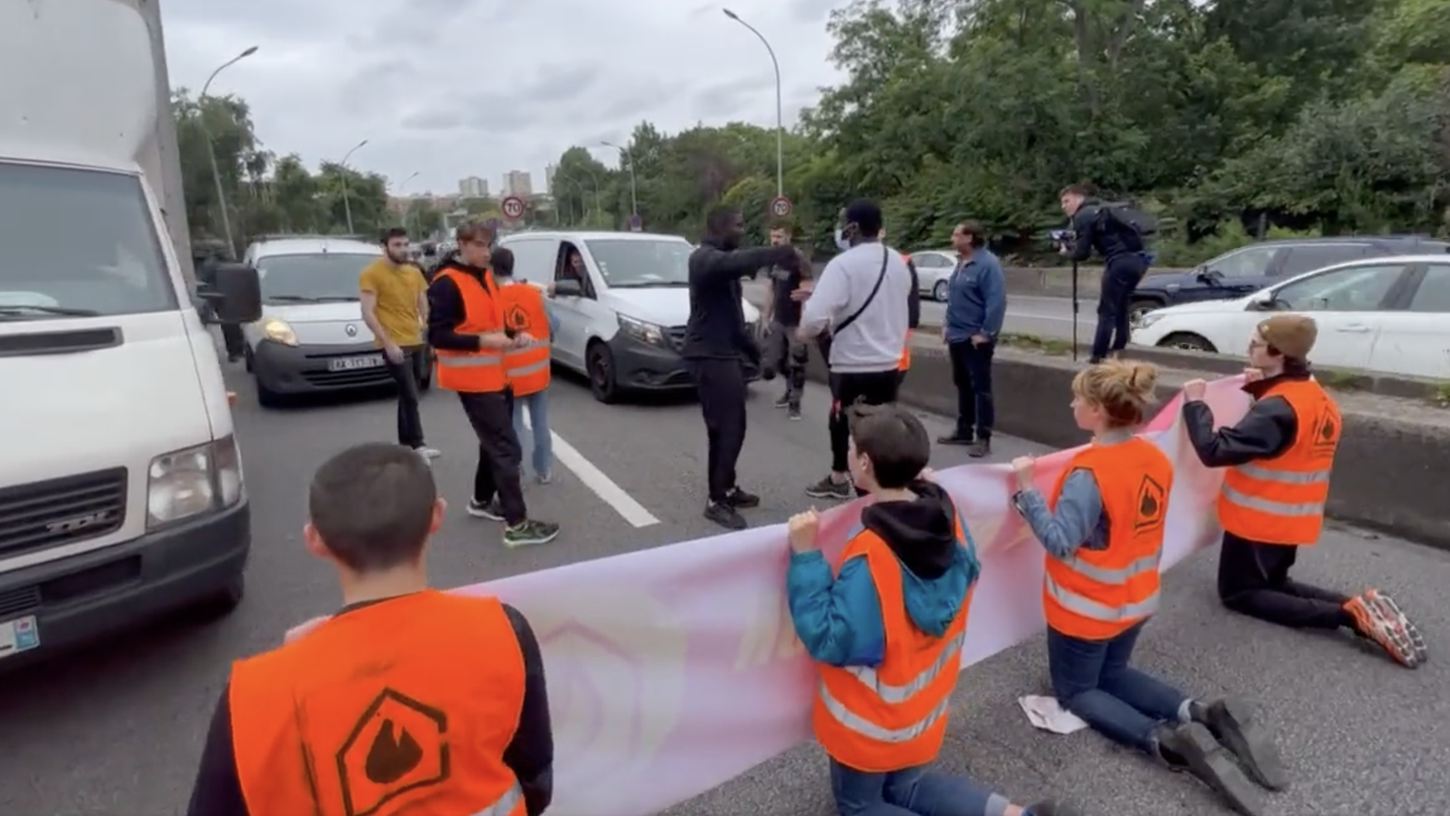 Hielten am Samstag den Verkehr auf der Pariser Ringbahn auf: Aktivistinnen und Aktivisten der Dernière Rénovation. 