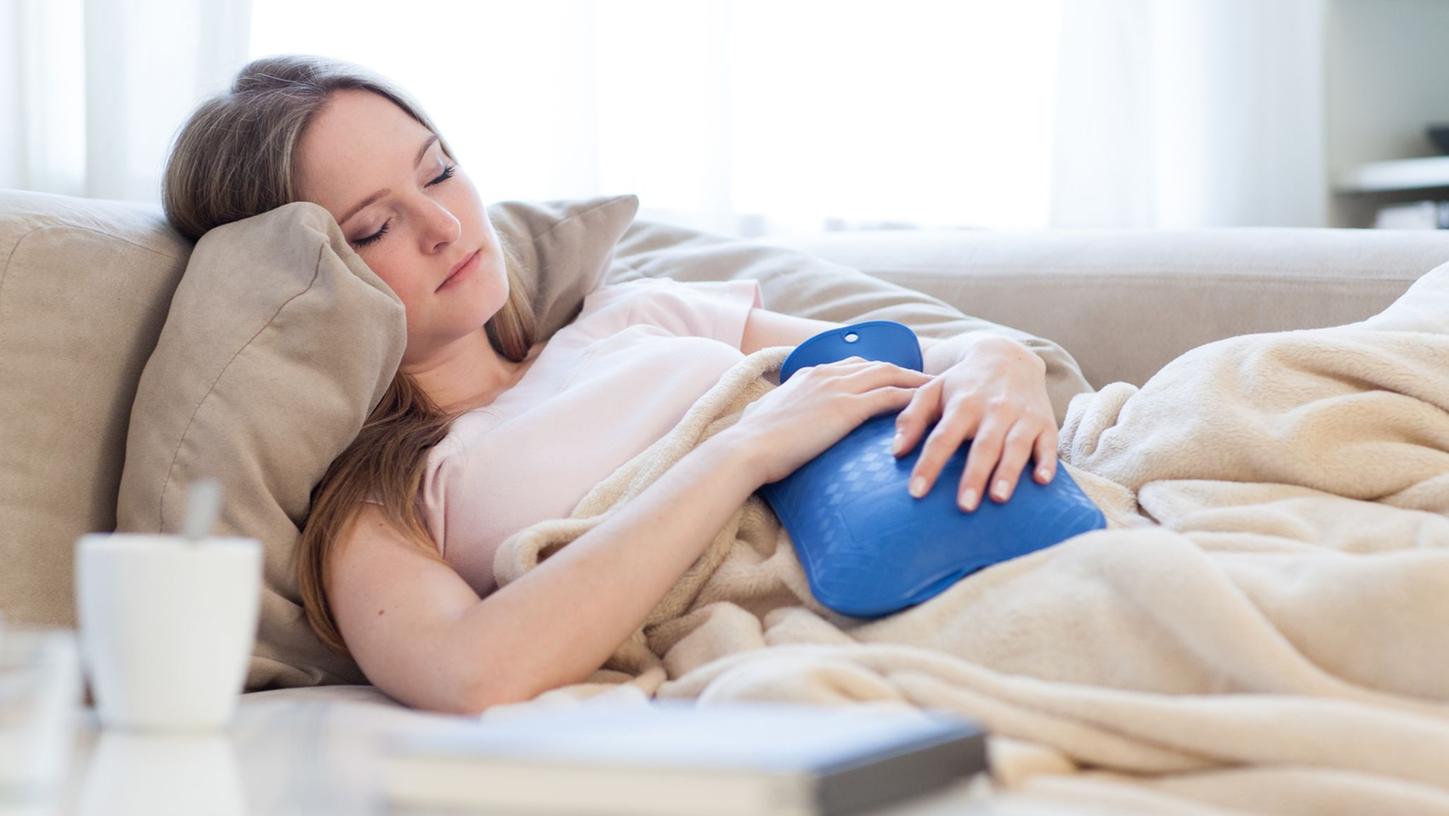 Schmerzen, Krämpfe, Übelkeit: Was hilft gegen Menstruationsbeschwerden?