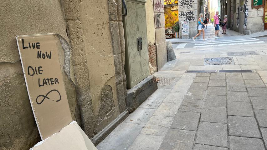 In den engen Gassen der historischen Stadtviertel von Barcelona finden Alltagsphilosophen immer wieder Stellen, an denen sie sich verewigen können.