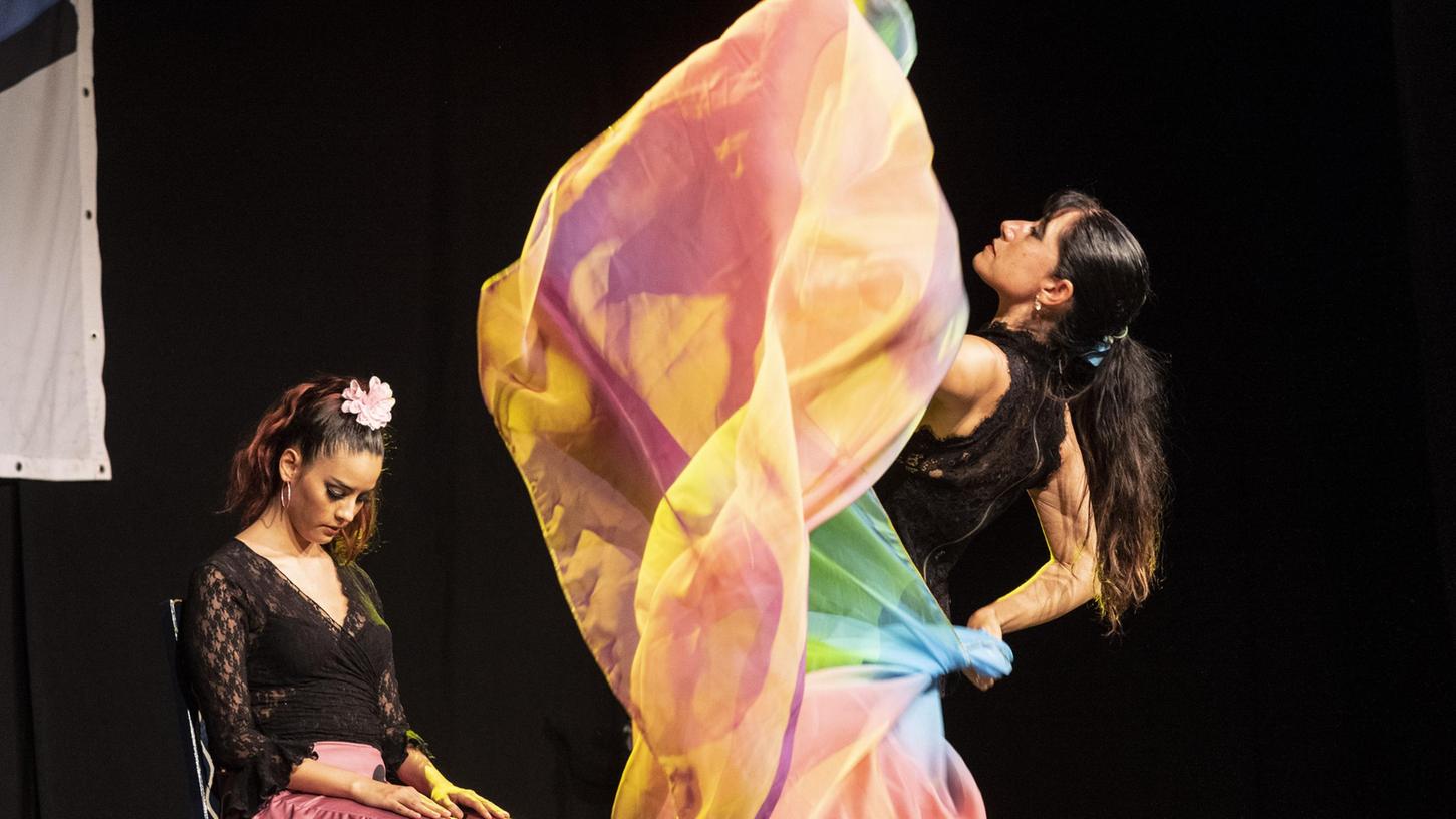 Es endete mit einem beeindruckenden Finale: Escuela-Inhaberin Mari Angeles (rechts) und ihre Tochter Alba Maria.
Es endete mit einem beeindruckenden Finale: Escuela-Inhaberin Mari Angeles (rechts) und ihre Tochter Alba Maria.