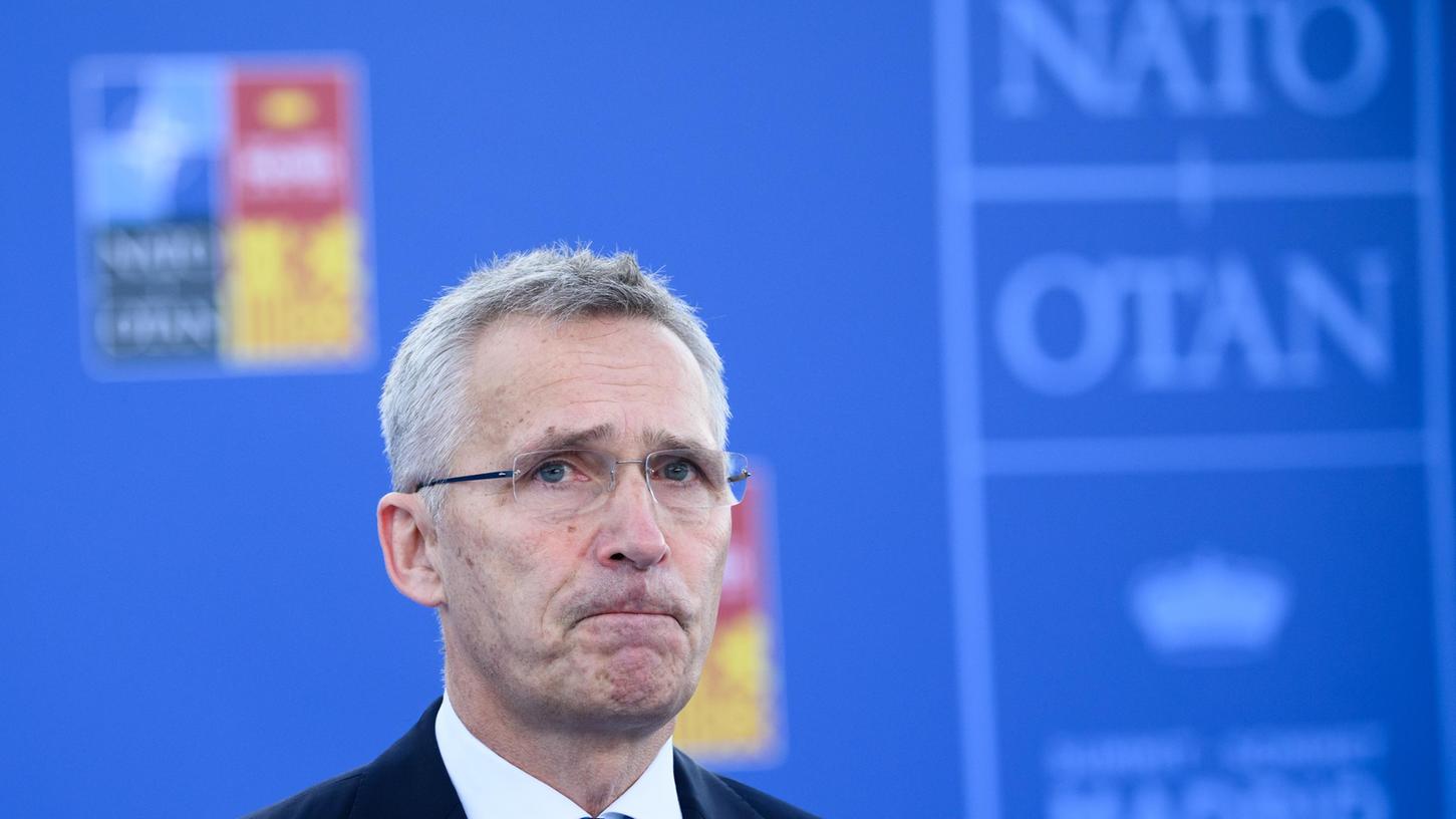 Jens Stoltenberg, Nato-Generalsekretär, äußert sich bei seiner Ankunft beim Nato-Gipfel in Madrid.
Jens Stoltenberg, Nato-Generalsekretär, äußert sich bei seiner Ankunft beim Nato-Gipfel in Madrid.