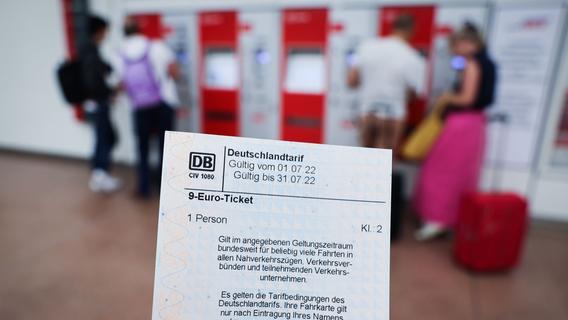 Ein Monat 9-Euro-Ticket: Hohe Nachfrage und weniger Stau
