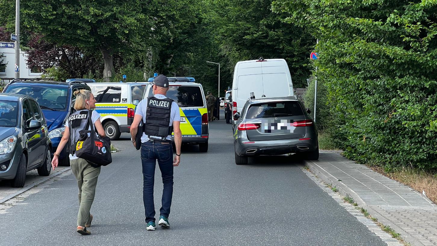 Zu einem größeren Polizeieinsatz kam es am Donnerstagabend im Nürnberger Norden
Zu einem größeren Polizeieinsatz kam es am Donnerstagabend im Nürnberger Norden