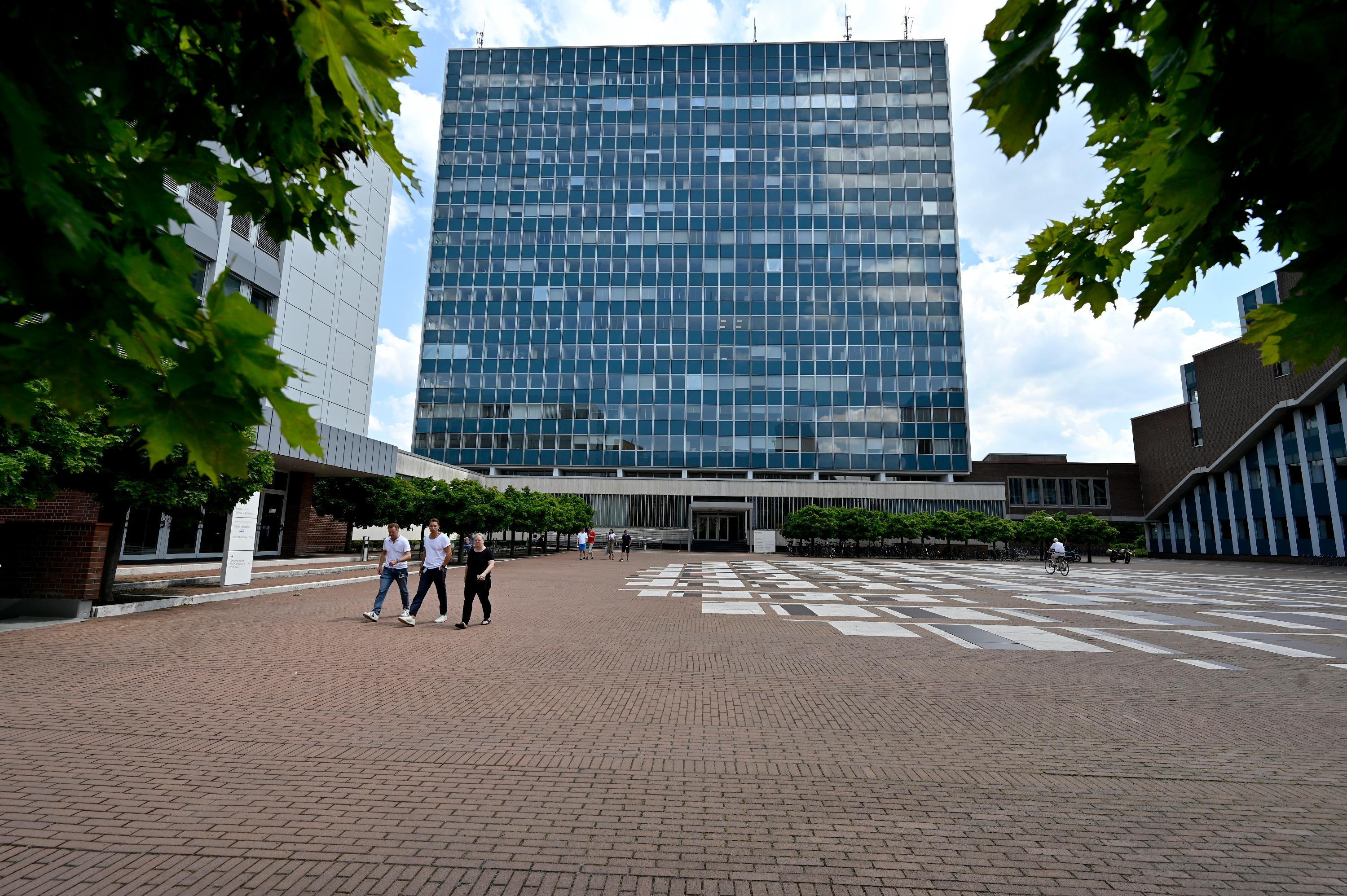 Im Zentrum des Quartiers Werner-von-Siemens-Straße 65-69 steht das denkmalgeschütze Blaue Hochhaus. 