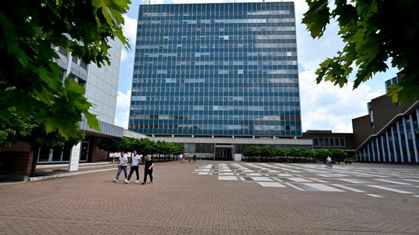 Im Zentrum des Quartiers Werner-von-Siemens-Straße 65-69 steht das denkmalgeschütze Blaue Hochhaus.