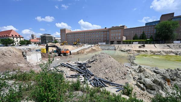 Insgesamt sollen an dem Standort Sieboldstraße 4-8 entstehen u.a. zirka 180 Mietwohnungen, davon 50 Prozent geförderte Mietwohnungen sowie zirka 260 Studentenapartments. Im Bereich der Sieboldstraße 10-16 entstehen Mietwohnungen. Im Erdgeschoss sind Gastronomie und Gewerbe geplant. Ende 2024/Anfang 2025 soll das Projekt fertig gestellt sein.