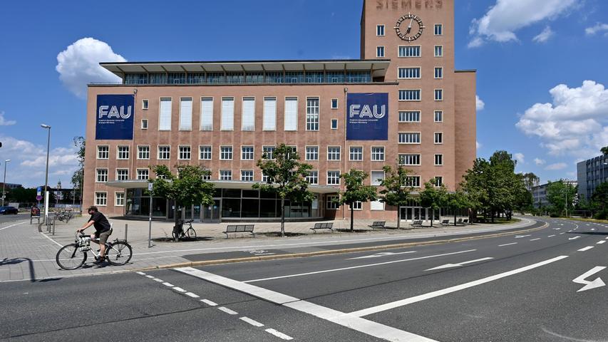In die frühere Siemens-Hauptverwaltung, besser bekannt als Himbeerpalast, wird die Philosophische Fakultät der Friedrich-Alexander-Universität (FAU) einziehen.  