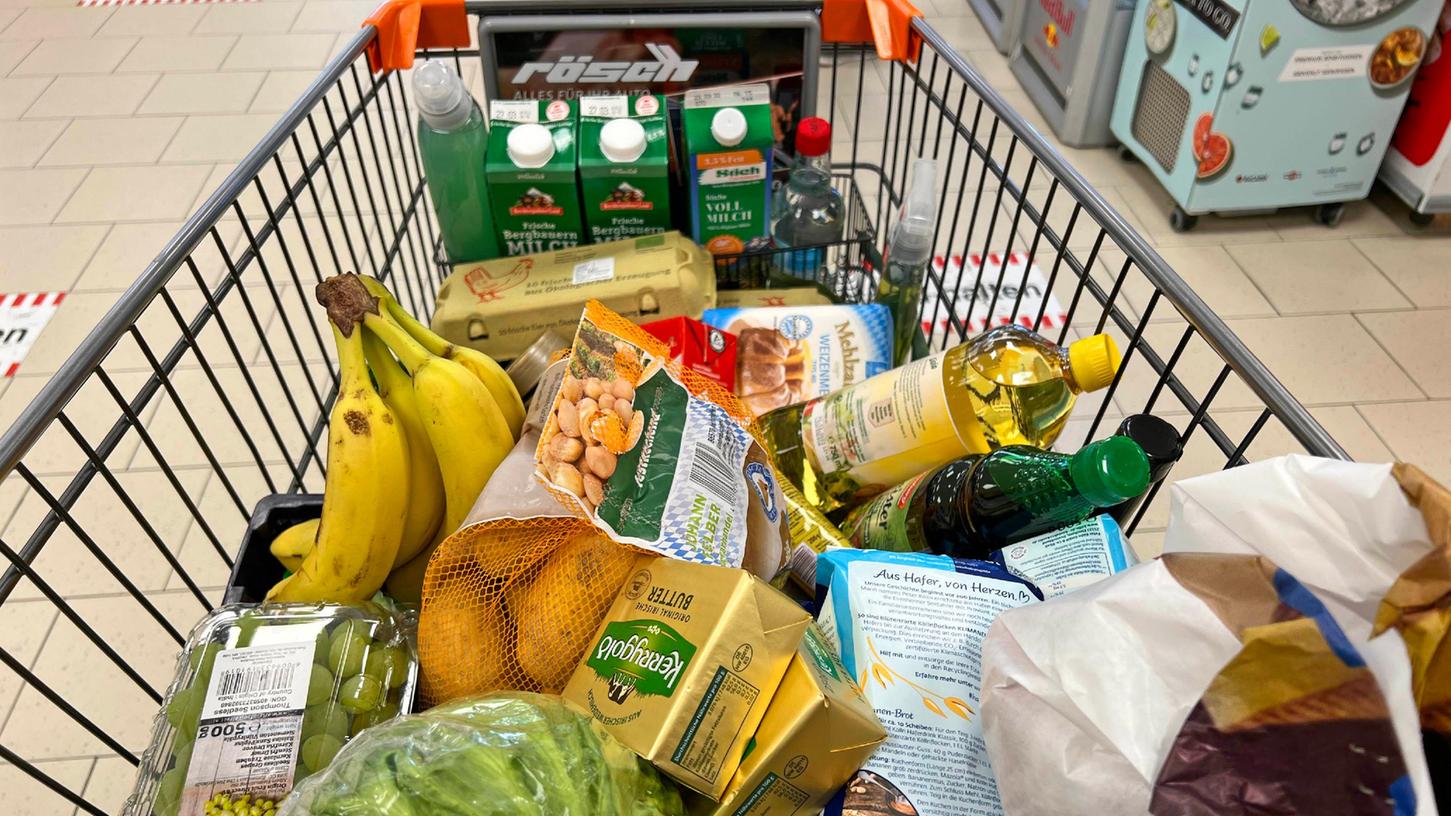 Der Gang in den Supermarkt wird für so machen Deutschen teurer und teurer. 