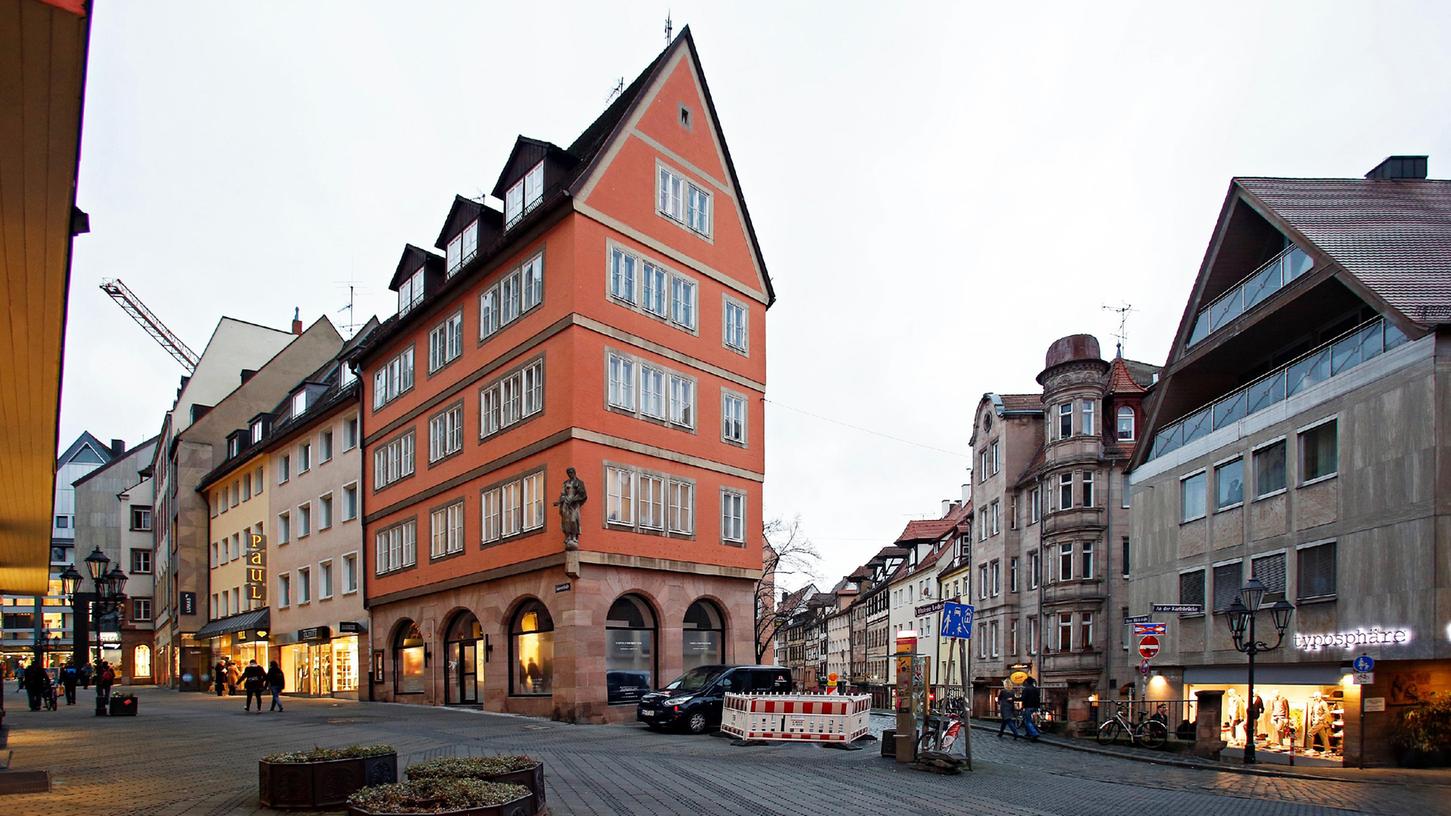Das rötlich gestrichene Haus mit der Adresse Kaiserstraße 38 steht auf der bayerischen Denkmalliste - aus vielen Gründen.