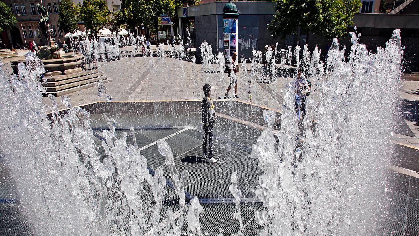 Jeppe-Hein-Brunnen: zuletzt stand er am Aufseßplatz.